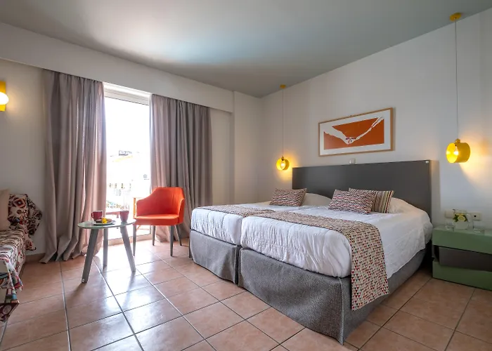 Flisvos Royal Hotel & Suites