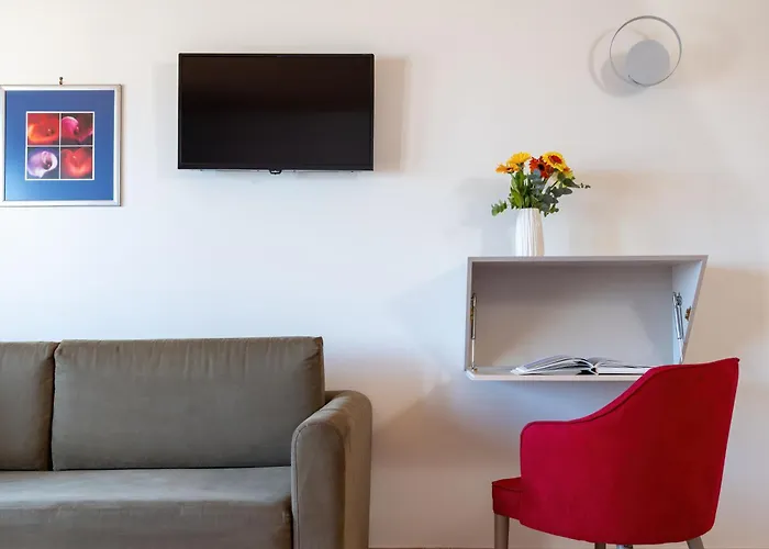 Flisvos Royal Hotel & Suites